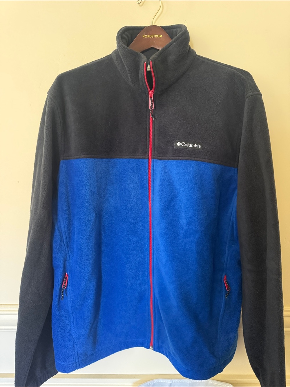 COLUMBIA FLEECE Zip Up Jacket Mens Size Large Black and Bright Blue EUC WARM